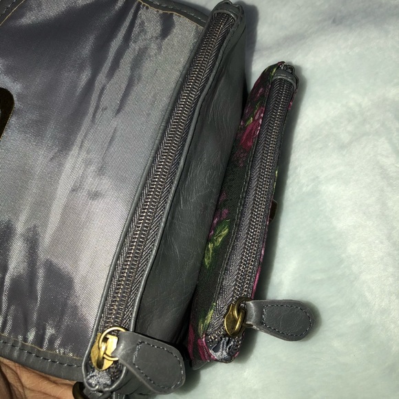 Small Grey Leather Two-Part Floral Wristlet - Picture 4 of 4